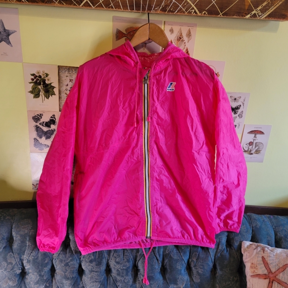 Vintage Fushia K-Way foldable windbreaker, near perfect condition, Small